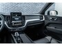 Volvo XC60 T6 Plug-in Hybrid AWD Plus Black Edition | PHEV | Panoramadak | Head-up Display | 360 Graden Camera | Trekhaak | Elektrisch Verstelbare Voorstoelen | Harman Kardon Audio | Keyless Entry | Elektrische Achterklep | Sportstoelen