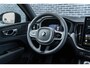 Volvo XC60 T6 Plug-in Hybrid AWD Plus Black Edition | PHEV | Panoramadak | Head-up Display | 360 Graden Camera | Trekhaak | Elektrisch Verstelbare Voorstoelen | Harman Kardon Audio | Keyless Entry | Elektrische Achterklep | Sportstoelen