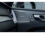 Volvo XC60 T6 Plug-in Hybrid AWD Plus Black Edition | PHEV | Panoramadak | Head-up Display | 360 Graden Camera | Trekhaak | Elektrisch Verstelbare Voorstoelen | Harman Kardon Audio | Keyless Entry | Elektrische Achterklep | Sportstoelen