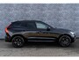 Volvo XC60 T6 Plug-in Hybrid AWD Plus Black Edition | PHEV | Panoramadak | Head-up Display | 360 Graden Camera | Trekhaak | Elektrisch Verstelbare Voorstoelen | Harman Kardon Audio | Keyless Entry | Elektrische Achterklep | Sportstoelen