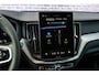 Volvo XC60 2.0 T6 Plug-in Hybrid AWD Plus Black Edition | PHEV | Panoramadak | Head-up Display | 360 Graden Camera | Trekhaak | Elektrisch Verstelbare Voorstoelen | Harman Kardon Audio | Keyless Entry | Elektrische Achterklep | Sportstoelen