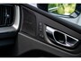 Volvo XC60 2.0 T6 Plug-in Hybrid AWD Plus Black Edition | PHEV | Panoramadak | Head-up Display | 360 Graden Camera | Trekhaak | Elektrisch Verstelbare Voorstoelen | Harman Kardon Audio | Keyless Entry | Elektrische Achterklep | Sportstoelen
