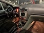 Ford Focus 1.6 Titanium | Navi | Autom. Airco | Cruise Control | LMV | Elekt. Ramen | Trekhaak | Nieuwe APK!