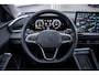Volkswagen T-Roc Life First Edition | 'App-Connect' draadloze smartphone integratie | Automatische afstandsregeling (Adaptive Cruise Control) | Buitenspiegels elektrisch instel-, verwarm- en inklapbaar