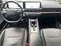 Hyundai Ioniq 6 Lounge 77.4kWh 228pk | LEDER | 800VOLT ULTRA SNELLADEN | ELEK. VERSTELBARE STOELEN | MEMORY FUNCTIE | 360° CAMERA | APPLE CARPLAY / ANDROID AUTO | ADAPTIVE CRUISE | STOEL + STUURVERW. |