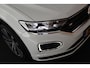 Volkswagen T-Roc 1.5 TSI 150pk DSG R-Line Sport Trekhaak Camera Stuur+Stoelverwarming Keyless Panoramadak Virtual Cockpit Navigatie