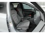 Volkswagen Golf GTI 2.0 TSI 265pk DSG | DCC Onderstel | Panoramadak | Camera | 19" Estoril Velgen