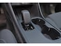 Volvo EX40 Twin Motor Performance Plus 82 kWh - IntelliSafe Assist & Surround - 360º Camera - Verwarmde voorstoelen, stuur & achterbank - Parkeersensoren voor & achter - Elektr. bedienb. voorstoelen met geheugen links - Draadloze tel. lader - Warmtepomp - Extra getint glas - 19' LMV