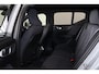 Volvo EX40 Twin Motor Performance Plus 82 kWh - IntelliSafe Assist & Surround - 360º Camera - Verwarmde voorstoelen, stuur & achterbank - Parkeersensoren voor & achter - Elektr. bedienb. voorstoelen met geheugen links - Draadloze tel. lader - Warmtepomp - Extra getint glas - 19' LMV