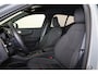 Volvo EX40 Twin Motor Performance Plus 82 kWh - IntelliSafe Assist & Surround - 360º Camera - Verwarmde voorstoelen, stuur & achterbank - Parkeersensoren voor & achter - Elektr. bedienb. voorstoelen met geheugen links - Draadloze tel. lader - Warmtepomp - Extra getint glas - 19' LMV