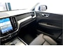 Volvo XC60 2.0 T6 AWD 293kW/399pk Aut8 Plug-in hybrid Plus Dark HARMAN/KARDON + PANORAMADAK + EL.TREKHAAK + 360 CAMERA + BLIS + LANE ASSIST + STOEL-&STUURVERWARMING + ADAPT.CRUISE + PILOT ASSIST + MATRIX LED + KEYLESS + PARKSENSOREN V&A + 20" LM-VELGEN!!