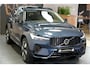 Volvo XC60 2.0 T6 AWD 293kW/399pk Aut8 Plug-in hybrid Plus Dark HARMAN/KARDON + PANORAMADAK + EL.TREKHAAK + 360 CAMERA + BLIS + LANE ASSIST + STOEL-&STUURVERWARMING + ADAPT.CRUISE + PILOT ASSIST + MATRIX LED + KEYLESS + PARKSENSOREN V&A + 20" LM-VELGEN!!