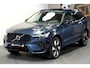 Volvo XC60 2.0 T6 AWD 293kW/399pk Aut8 Plug-in hybrid Plus Dark HARMAN/KARDON + PANORAMADAK + EL.TREKHAAK + 360 CAMERA + BLIS + LANE ASSIST + STOEL-&STUURVERWARMING + ADAPT.CRUISE + PILOT ASSIST + MATRIX LED + KEYLESS + PARKSENSOREN V&A + 20" LM-VELGEN!!