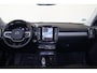 Volvo XC40 B3 Plus Dark - IntelliSafe Assist & Surround - 360º Camera - Harman Kardon audio - Verwarmde voorstoelen & stuur - Parkeersensoren voor & achter - Elektr. bedienb. voorstoelen met geheugen links -  Draadloze tel. lader - Standkachel - Extra getint glas - 18' LMV