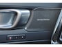 Volvo XC40 B3 Plus Dark - IntelliSafe Assist & Surround - 360º Camera - Harman Kardon audio - Verwarmde voorstoelen & stuur - Parkeersensoren voor & achter - Elektr. bedienb. voorstoelen met geheugen links -  Draadloze tel. lader - Standkachel - Extra getint glas - 18' LMV