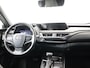 Lexus UX 250h Preference Line | Dealer Onderhouden | Trekhaak | Blind Spot Monitor | Parkeersensoren voor+achter | Climate Control | LED verlichting |