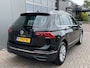 Volkswagen Tiguan 1.5 TSI Life Business / ADAPTIVE CRUISE/ APP-CONNECT/ PARK.SENSOREN V+A/ CAMERA/ STUUR+STOELVERWARMING/ MASSAGE/ ELEK.ACHTERKLEP/ KEYLESS/ DIGITAL DASH/ NAVI/ DAB/ CLIMA/ 17'' LMV