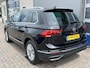 Volkswagen Tiguan 1.5 TSI Life Business / ADAPTIVE CRUISE/ APP-CONNECT/ PARK.SENSOREN V+A/ CAMERA/ STUUR+STOELVERWARMING/ MASSAGE/ ELEK.ACHTERKLEP/ KEYLESS/ DIGITAL DASH/ NAVI/ DAB/ CLIMA/ 17'' LMV