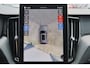 Volvo XC60 T6 Recharge AWD Ultra Black Edition - Panorama/schuifdak - IntelliSafe Assist & Surround - 360º Camera - Bowers & Wilkins audio - Adaptieve LED koplampen - Verwarmde voorstoelen, stuur & achterbank - Parkeersensoren voor & achter - Elektr. bedienb. voorstoelen met geheugen - Head up display - Draadloze tel. lader - Extra getint glas - Inklapbare trekhaak - 21' LMV