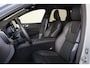Volvo XC60 T6 Recharge AWD Ultra Black Edition - Panorama/schuifdak - IntelliSafe Assist & Surround - 360º Camera - Bowers & Wilkins audio - Adaptieve LED koplampen - Verwarmde voorstoelen, stuur & achterbank - Parkeersensoren voor & achter - Elektr. bedienb. voorstoelen met geheugen - Head up display - Draadloze tel. lader - Extra getint glas - Inklapbare trekhaak - 21' LMV