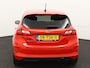 Ford Fiesta 1.0 EcoBoost ST-Line carplay, bluetooth, airco, cruise control, spoiler, bandenspanningscontrolesysteem, boordcomputer, brake assist system, hill hold functie, buitenspiegels elektrisch verstel- en verwarmbaar, e Super mooi rood, met alle functies erop die je wilt hebben voor deze mooie ST-line. De functies, zoals carplay, navigatie, airco en cruisecontrol.