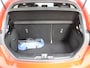 Ford Fiesta 1.0 EcoBoost ST-Line carplay, bluetooth, airco, cruise control, spoiler, bandenspanningscontrolesysteem, boordcomputer, brake assist system, hill hold functie, buitenspiegels elektrisch verstel- en verwarmbaar, e Super mooi rood, met alle functies erop die je wilt hebben voor deze mooie ST-line. De functies, zoals carplay, navigatie, airco en cruisecontrol.
