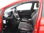 Ford Fiesta 1.0 EcoBoost ST-Line carplay, bluetooth, airco, cruise control, spoiler, bandenspanningscontrolesysteem, boordcomputer, brake assist system, hill hold functie, buitenspiegels elektrisch verstel- en verwarmbaar, e Super mooi rood, met alle functies erop die je wilt hebben voor deze mooie ST-line. De functies, zoals carplay, navigatie, airco en cruisecontrol.