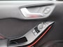 Ford Fiesta 1.0 EcoBoost ST-Line carplay, bluetooth, airco, cruise control, spoiler, bandenspanningscontrolesysteem, boordcomputer, brake assist system, hill hold functie, buitenspiegels elektrisch verstel- en verwarmbaar, e Super mooi rood, met alle functies erop die je wilt hebben voor deze mooie ST-line. De functies, zoals carplay, navigatie, airco en cruisecontrol.