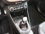 Ford Fiesta 1.0 EcoBoost ST-Line carplay, bluetooth, airco, cruise control, spoiler, bandenspanningscontrolesysteem, boordcomputer, brake assist system, hill hold functie, buitenspiegels elektrisch verstel- en verwarmbaar, e Super mooi rood, met alle functies erop die je wilt hebben voor deze mooie ST-line. De functies, zoals carplay, navigatie, airco en cruisecontrol.