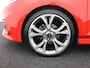 Ford Fiesta 1.0 EcoBoost ST-Line carplay, bluetooth, airco, cruise control, spoiler, bandenspanningscontrolesysteem, boordcomputer, brake assist system, hill hold functie, buitenspiegels elektrisch verstel- en verwarmbaar, e Super mooi rood, met alle functies erop die je wilt hebben voor deze mooie ST-line. De functies, zoals carplay, navigatie, airco en cruisecontrol.