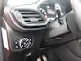 Ford Fiesta 1.0 EcoBoost ST-Line carplay, bluetooth, airco, cruise control, spoiler, bandenspanningscontrolesysteem, boordcomputer, brake assist system, hill hold functie, buitenspiegels elektrisch verstel- en verwarmbaar, e Super mooi rood, met alle functies erop die je wilt hebben voor deze mooie ST-line. De functies, zoals carplay, navigatie, airco en cruisecontrol.