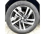 Peugeot 208 100 Pk Benzine ** Automaat ** Luxe Allure * Navigatie * Trekhaak * Panoramadak * 3-D Dashboard * Keyless Start Button * 1/2 Leder Interieur * L.M. Velgen * Vingerhoets; Vierde Generatie Eersteklas Service. Al meer dan 100 jaar een begrip in de Brabantse Kempen.