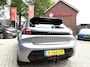 Peugeot 208 100 Pk Benzine ** Automaat ** Luxe Allure * Navigatie * Trekhaak * Panoramadak * 3-D Dashboard * Keyless Start Button * 1/2 Leder Interieur * L.M. Velgen * Vingerhoets; Vierde Generatie Eersteklas Service. Al meer dan 100 jaar een begrip in de Brabantse Kempen.