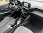 Peugeot 208 100 Pk Benzine ** Automaat ** Luxe Allure * Navigatie * Trekhaak * Panoramadak * 3-D Dashboard * Keyless Start Button * 1/2 Leder Interieur * L.M. Velgen * Vingerhoets; Vierde Generatie Eersteklas Service. Al meer dan 100 jaar een begrip in de Brabantse Kempen.