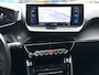 Peugeot 208 100 Pk Benzine ** Automaat ** Luxe Allure * Navigatie * Trekhaak * Panoramadak * 3-D Dashboard * Keyless Start Button * 1/2 Leder Interieur * L.M. Velgen * Vingerhoets; Vierde Generatie Eersteklas Service. Al meer dan 100 jaar een begrip in de Brabantse Kempen.