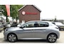 Peugeot 208 100 Pk Benzine ** Automaat ** Luxe Allure * Navigatie * Trekhaak * Panoramadak * 3-D Dashboard * Keyless Start Button * 1/2 Leder Interieur * L.M. Velgen * Vingerhoets; Vierde Generatie Eersteklas Service. Al meer dan 100 jaar een begrip in de Brabantse Kempen.