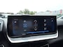 Peugeot 208 100 Pk Benzine ** Automaat ** Luxe Allure * Navigatie * Trekhaak * Panoramadak * 3-D Dashboard * Keyless Start Button * 1/2 Leder Interieur * L.M. Velgen * Vingerhoets; Vierde Generatie Eersteklas Service. Al meer dan 100 jaar een begrip in de Brabantse Kempen.