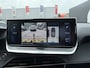 Peugeot 208 100 Pk Benzine ** Automaat ** Luxe Allure * Navigatie * Trekhaak * Panoramadak * 3-D Dashboard * Keyless Start Button * 1/2 Leder Interieur * L.M. Velgen * Vingerhoets; Vierde Generatie Eersteklas Service. Al meer dan 100 jaar een begrip in de Brabantse Kempen.