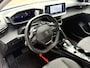Peugeot 208 100 Pk Benzine ** Automaat ** Luxe Allure * Navigatie * Trekhaak * Panoramadak * 3-D Dashboard * Keyless Start Button * 1/2 Leder Interieur * L.M. Velgen * Vingerhoets; Vierde Generatie Eersteklas Service. Al meer dan 100 jaar een begrip in de Brabantse Kempen.