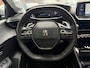 Peugeot 208 100 Pk Benzine ** Automaat ** Luxe Allure * Navigatie * Trekhaak * Panoramadak * 3-D Dashboard * Keyless Start Button * 1/2 Leder Interieur * L.M. Velgen * Vingerhoets; Vierde Generatie Eersteklas Service. Al meer dan 100 jaar een begrip in de Brabantse Kempen.