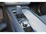 Volvo XC90 T8 Recharge AWD Inscription - Luchtvering - Panorama/schuifdak - IntelliSafe Assist & Surround - 360º Camera - Harman/Kardon audio - Adaptieve LED koplampen - Verwarmde voorstoelen, stuur & achterbank - Parkeersensoren voor & achter - Elektr. bedienb. voorstoelen met geheugen - Head up display - Draadloze tel. lader - Standkachel - Extra getint glas - Inklapbare trekhaak - 20' LMV