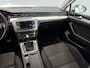 Volkswagen Passat 1.8 TSI Highline Airco ECC | LED | Parkeer Sensoren | Adaptive Cruise | Navigatie | Isofix