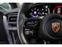 Porsche Macan 4 100 kWh Ijsgrijs | Luchtvering | Head-Up Display | 18- Voudige Stoelen | Panoramadak | Passengerdisplay | Trekhaak | Bose Audio | Innodrive