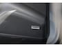 Porsche Macan 4 100 kWh Ijsgrijs | Luchtvering | Head-Up Display | 18- Voudige Stoelen | Panoramadak | Passengerdisplay | Trekhaak | Bose Audio | Innodrive