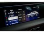 Porsche Macan 4 100 kWh Ijsgrijs | Luchtvering | Head-Up Display | 18- Voudige Stoelen | Panoramadak | Passengerdisplay | Trekhaak | Bose Audio | Innodrive