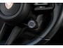 Porsche Macan 4 100 kWh Ijsgrijs | Luchtvering | Head-Up Display | 18- Voudige Stoelen | Panoramadak | Passengerdisplay | Trekhaak | Bose Audio | Innodrive