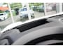 Porsche Macan 4 100 kWh Ijsgrijs | Luchtvering | Head-Up Display | 18- Voudige Stoelen | Panoramadak | Passengerdisplay | Trekhaak | Bose Audio | Innodrive