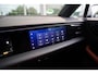 Porsche Macan 4 100 kWh Ijsgrijs | Luchtvering | Head-Up Display | 18- Voudige Stoelen | Panoramadak | Passengerdisplay | Trekhaak | Bose Audio | Innodrive