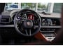 Porsche Macan 4 100 kWh Ijsgrijs | Luchtvering | Head-Up Display | 18- Voudige Stoelen | Panoramadak | Passengerdisplay | Trekhaak | Bose Audio | Innodrive