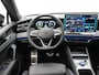 Volkswagen Tiguan 1.5 eHybrid R-Line Edition IQ light - Leer - Trekhaak - Head up display - 360 Camera - Navigatie - ACC - Stoelverwarming